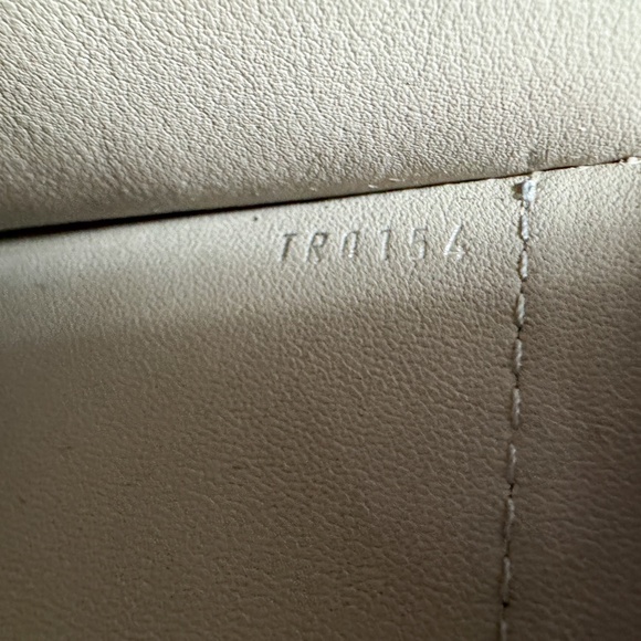 Louis Vuitton Red Capucines MM - Picture 9 of 9